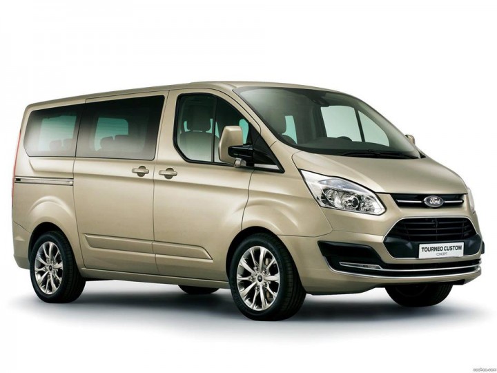 Kalabalık Aileler için FORD TOURNEO CUSTOM